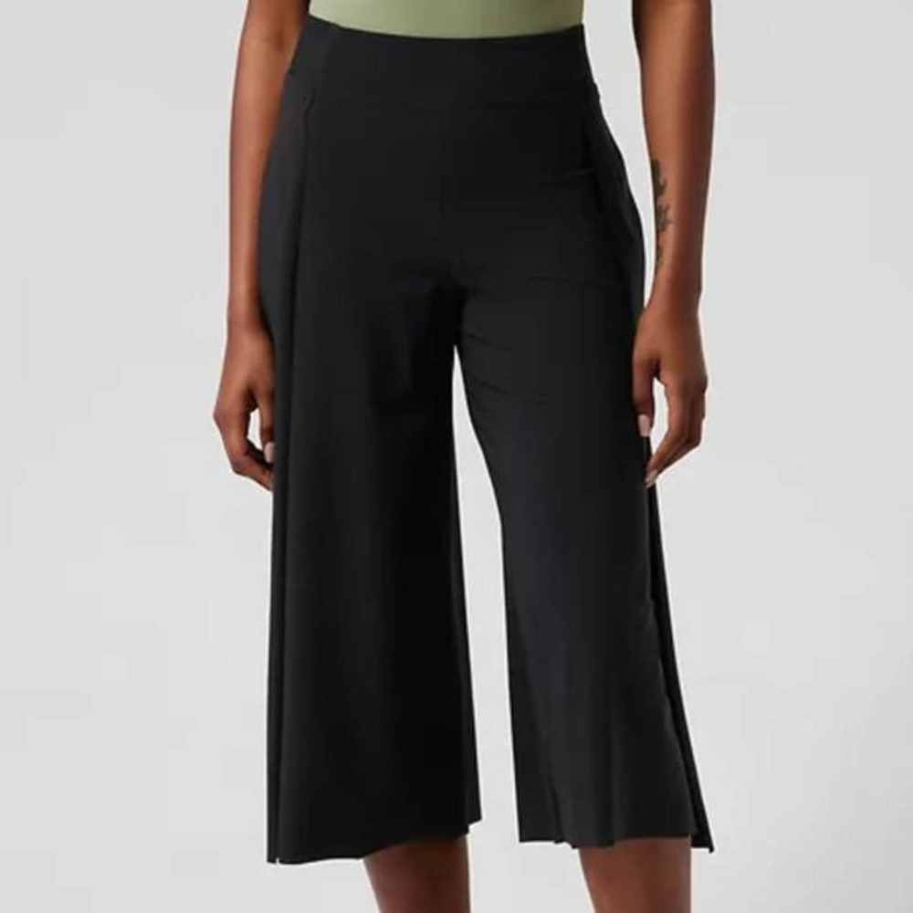 ATHLETA Petite Cosmic Crop Black Medium MP